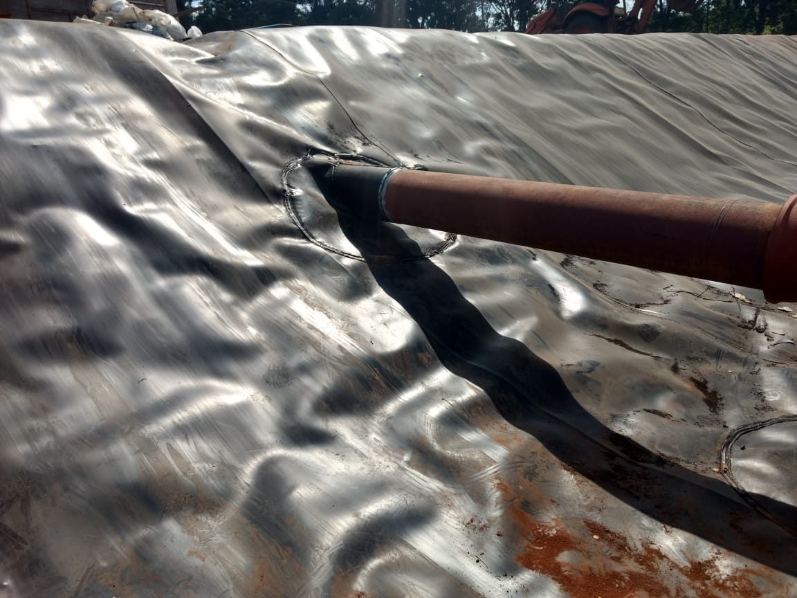 Geomembrana PEAD instalada e soldada em obra