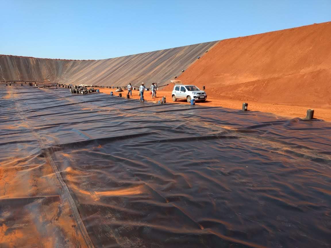 Lagoa de tratamento impermeabilizada com geomembrana PEAD